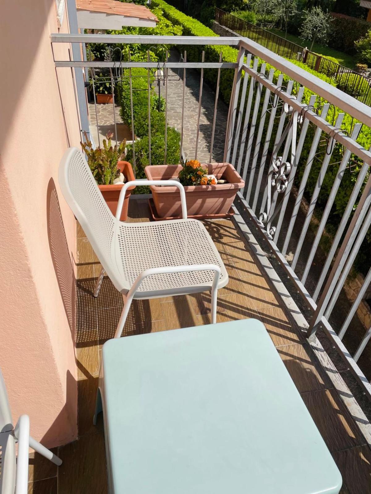 Apartment Al Lago, Torri Del Benaco Eksteriør billede